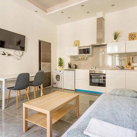 Modernized Condo At Kiraly 51 بودابست المظهر الخارجي الصورة