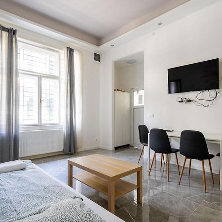 Modernized Condo At Kiraly 51 بودابست المظهر الخارجي الصورة