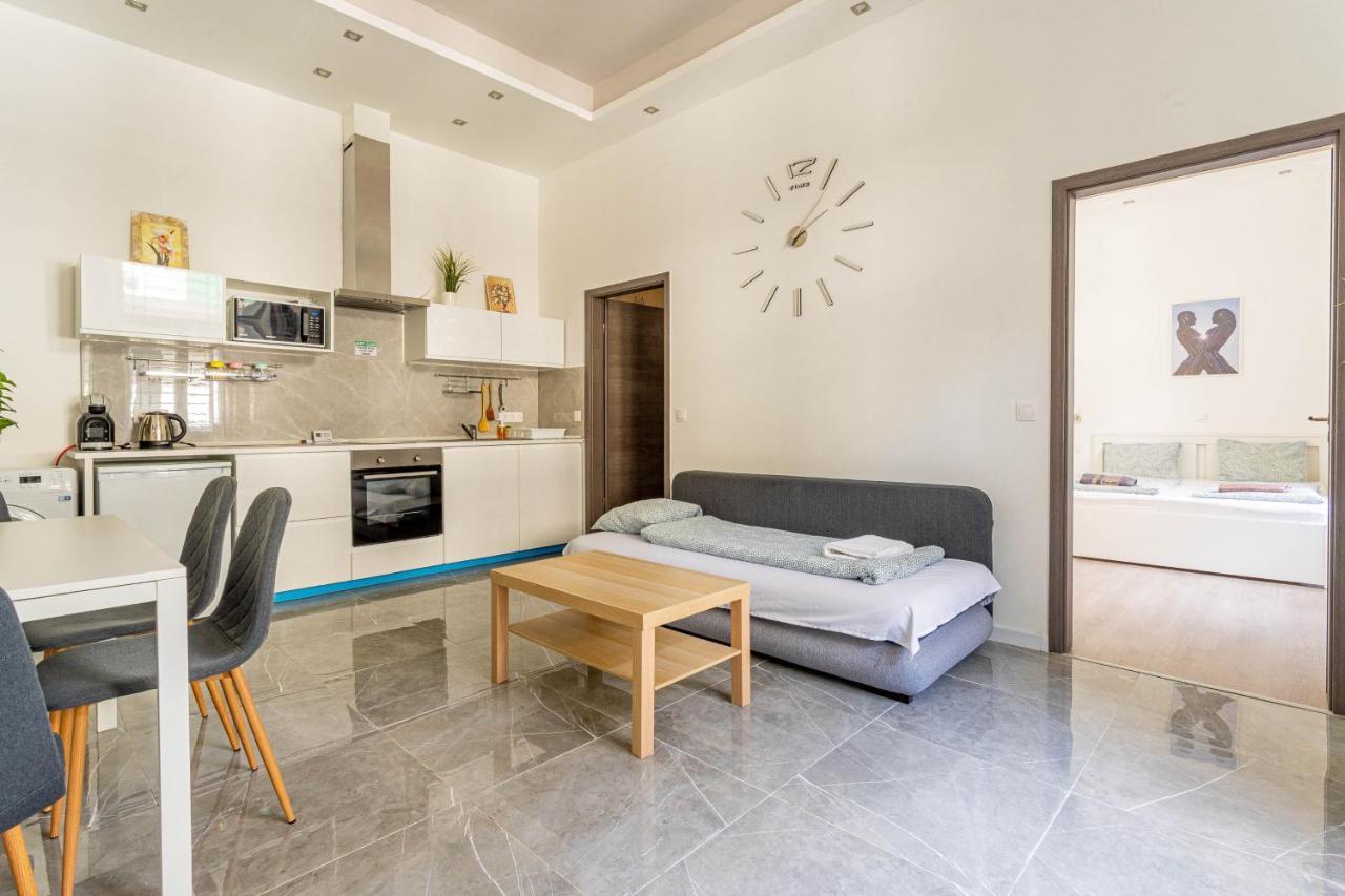 Modernized Condo At Kiraly 51 بودابست المظهر الخارجي الصورة