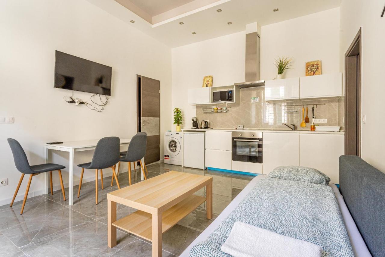 Modernized Condo At Kiraly 51 بودابست المظهر الخارجي الصورة