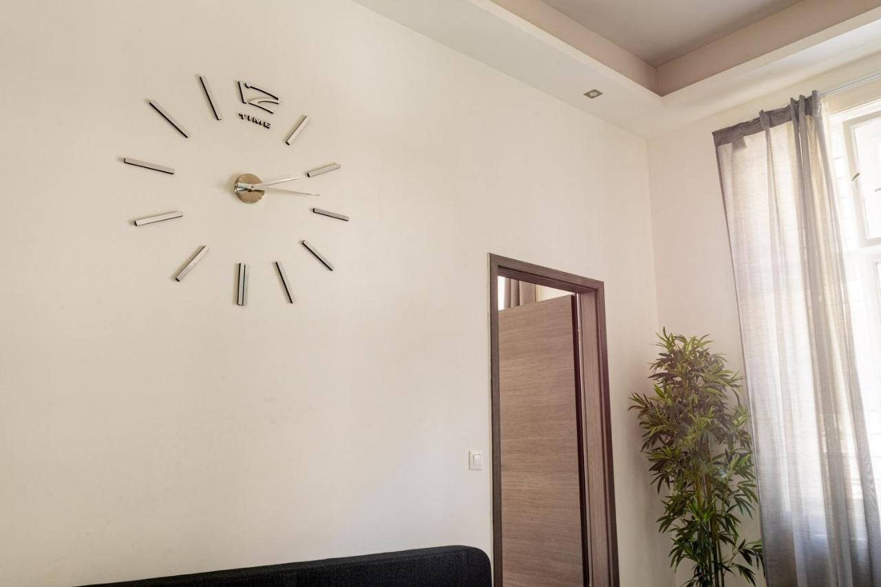 Modernized Condo At Kiraly 51 بودابست المظهر الخارجي الصورة