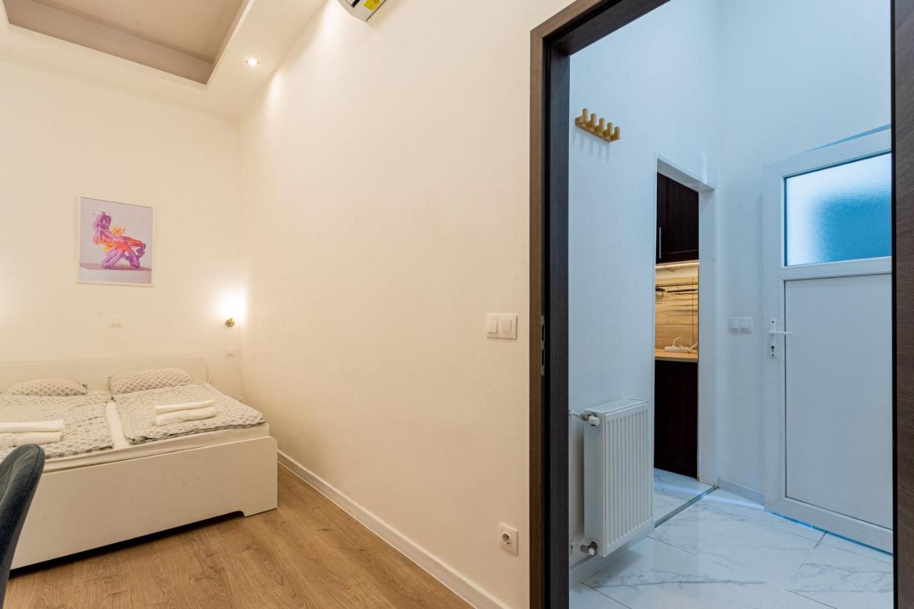 Modernized Condo At Kiraly 51 بودابست المظهر الخارجي الصورة